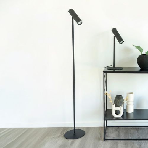 Yacolt Floor Lamp - Black Metal