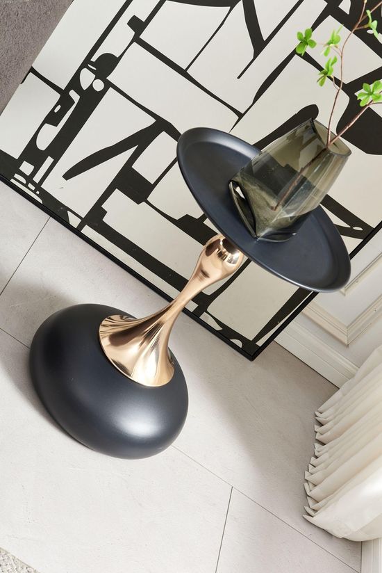 Dumbbells Black and Gold Round Wine Table