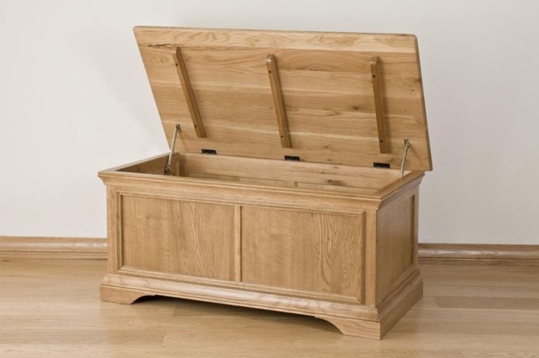 Lyon Oak Blanket Box