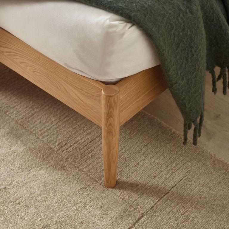 Belton Spindle Bed - Oak - Sizes Available
