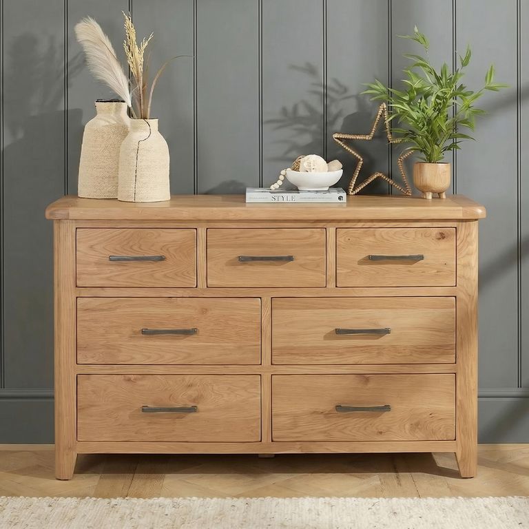 Hampshire Oak Chest - 3+4 Drawer