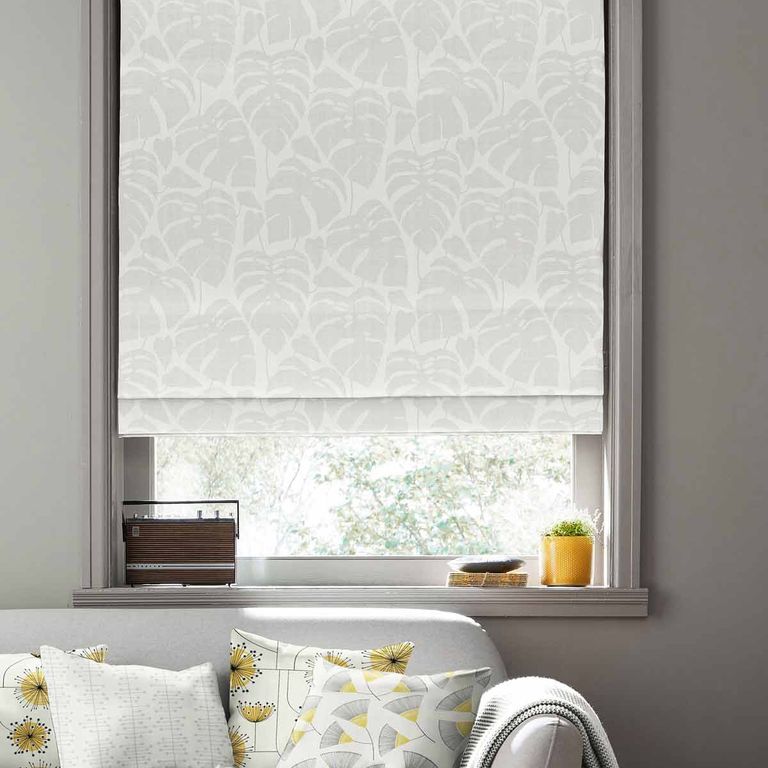 Missprint Roman Blind - Guatemala Ghost