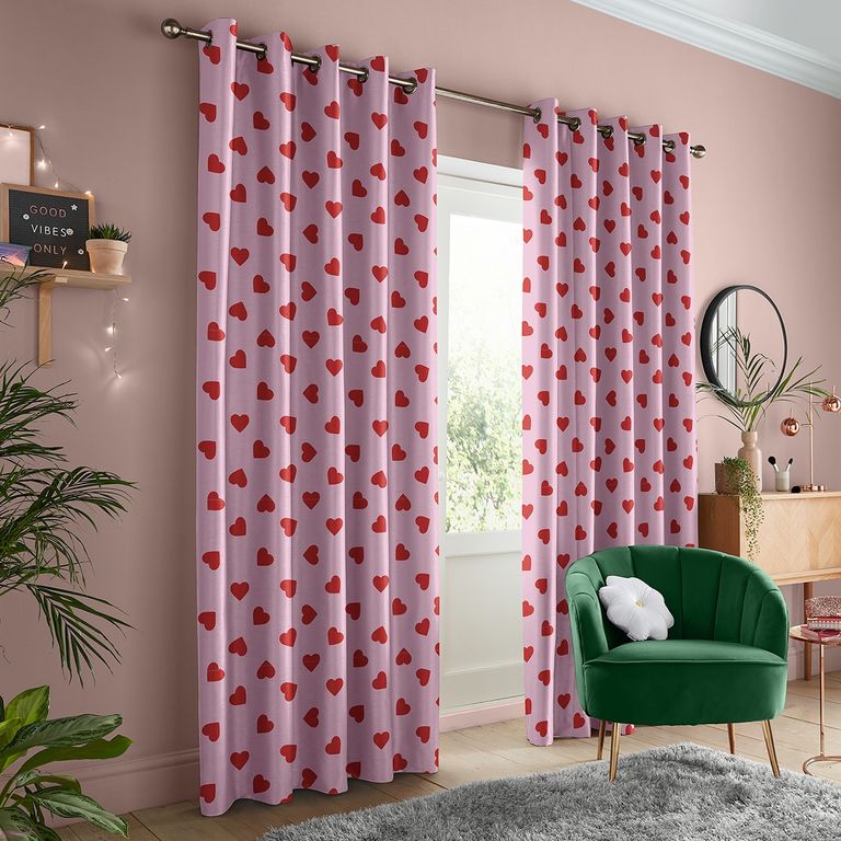 Skinny Dip Curtain - Hearts Pink