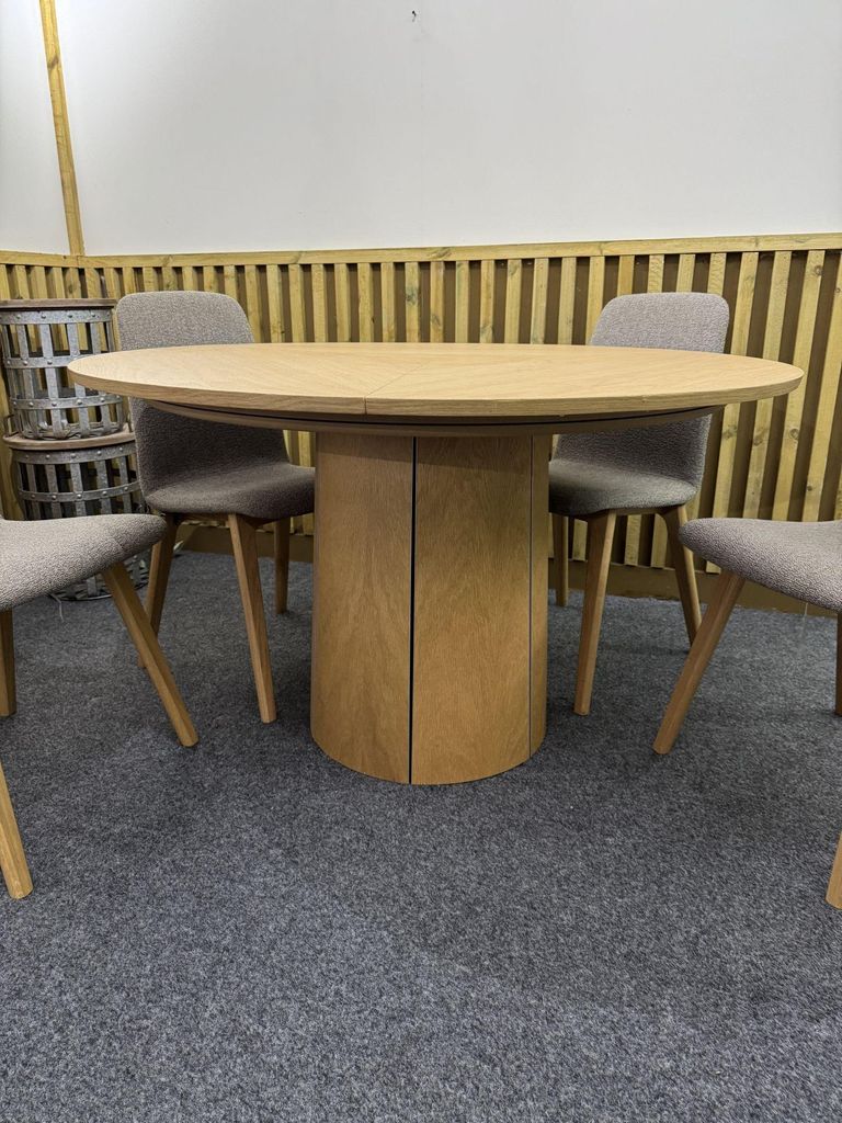 Round Dining Set - Oak - 4-6 Seater - 123cm-149cm with 4 Chairs - SM92/SM33 - EX Display