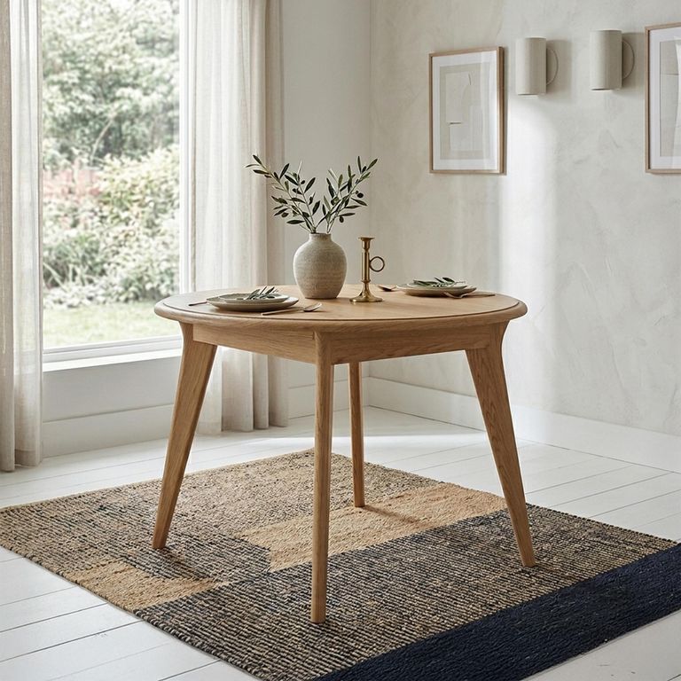 Stockholm Extending Dining Table - 4-6 Seater - 105cm-140cm - Round - Oak
