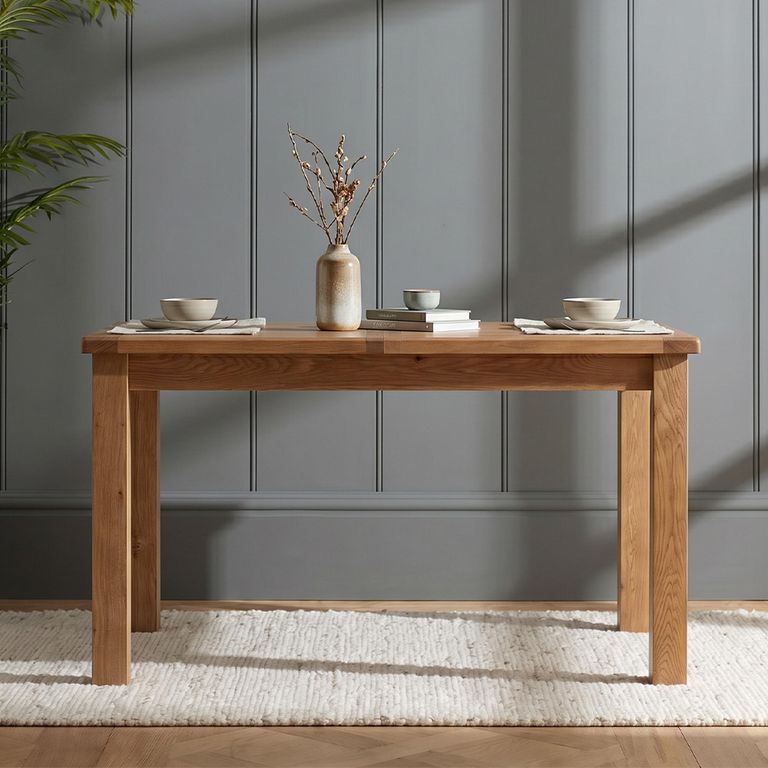 Hampshire Oak Extending Dining Table - 6-8 Seater - 150cm-195cm