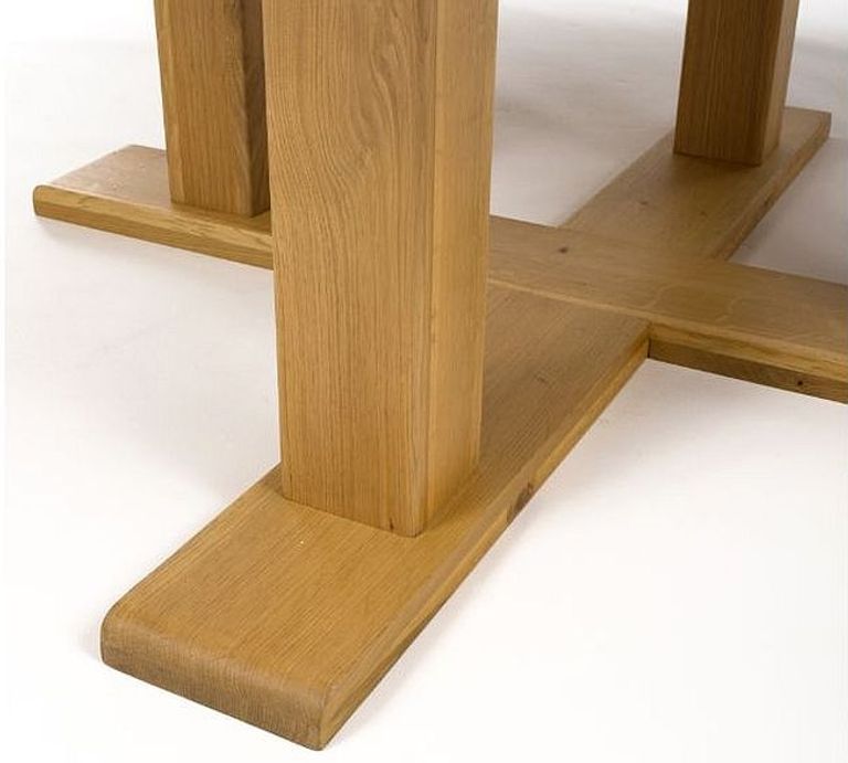 Madrid Extending Dining Table - Oak - Round - 6-8 Seater - 160cm-210cm