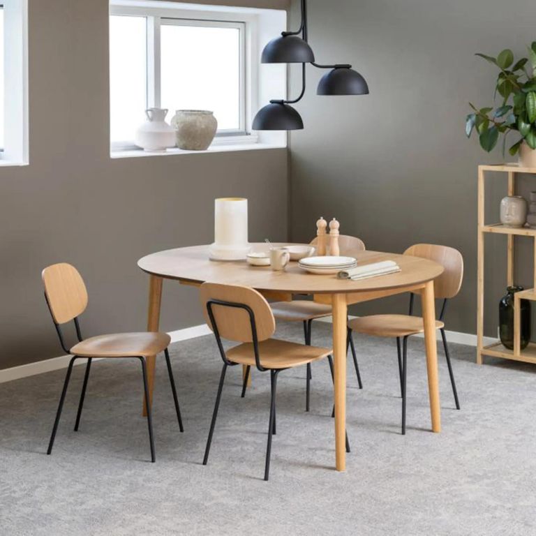 Montreux Round Extending Dining Table - 4-6 Seater - 115cm-154cm - Oak