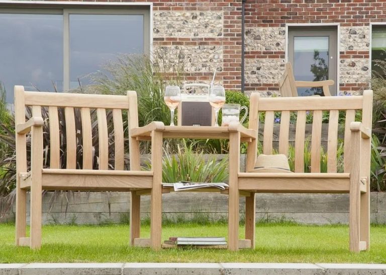 Roble Garden Companion Set