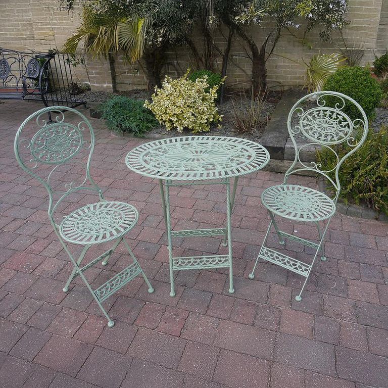 Garden Table - Green Metal - Oval - with 2 Chairs