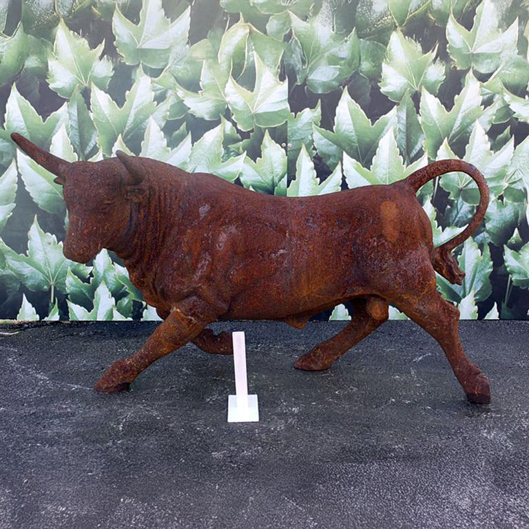 Rusty Bull Statue - Metal