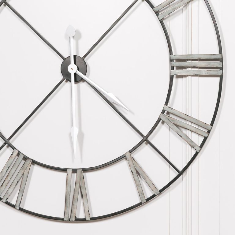 Metal Wall Clock - Vintage Silver - Round