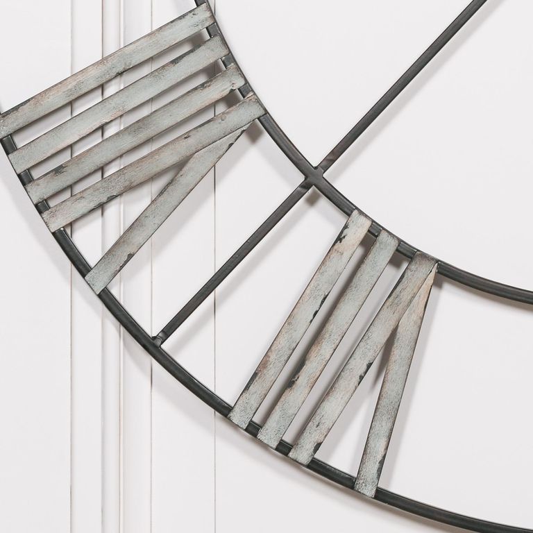 Metal Wall Clock - Vintage Silver - Round