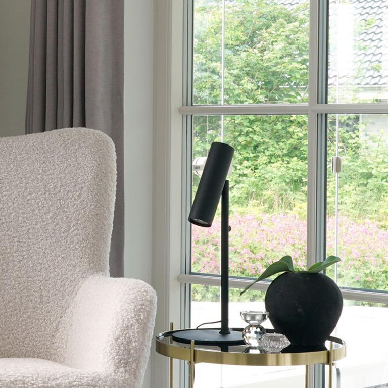 Yacolt Table Lamp - Black Metal