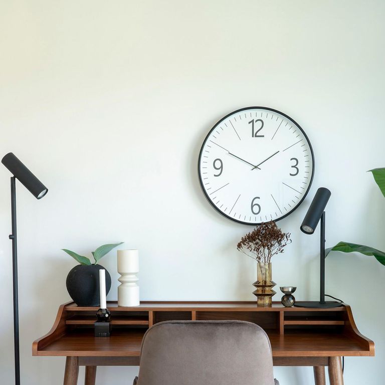 Yacolt Table Lamp - Black Metal