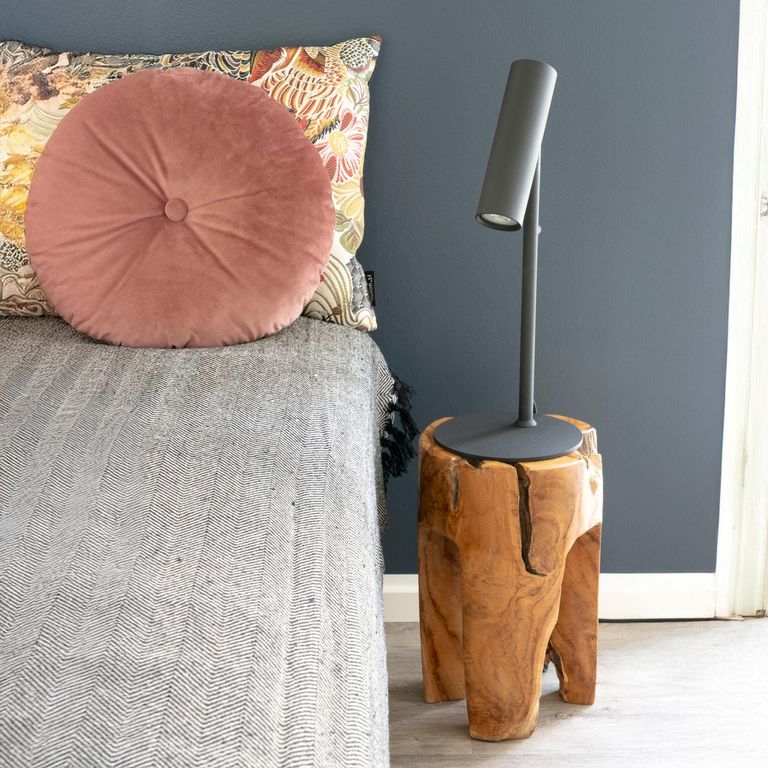 Yacolt Table Lamp - Black Metal