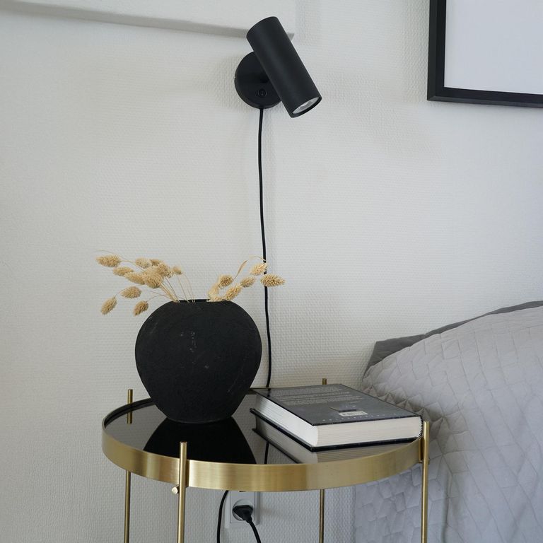 Yacolt Wall Lamp - Black Metal