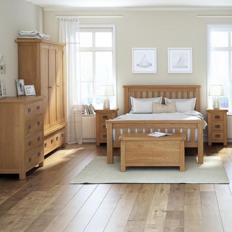 Global Home Salisbury Oak Bedroom