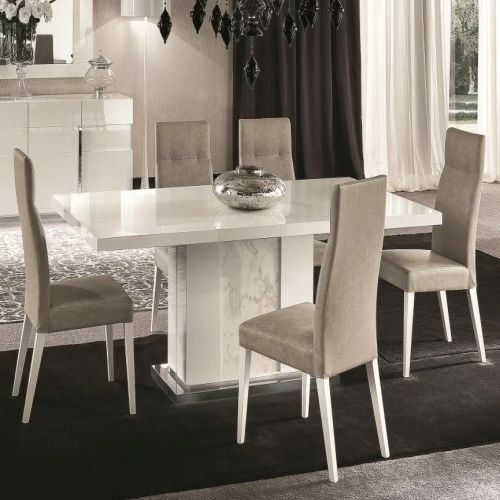 High gloss dining table High gloss dining table