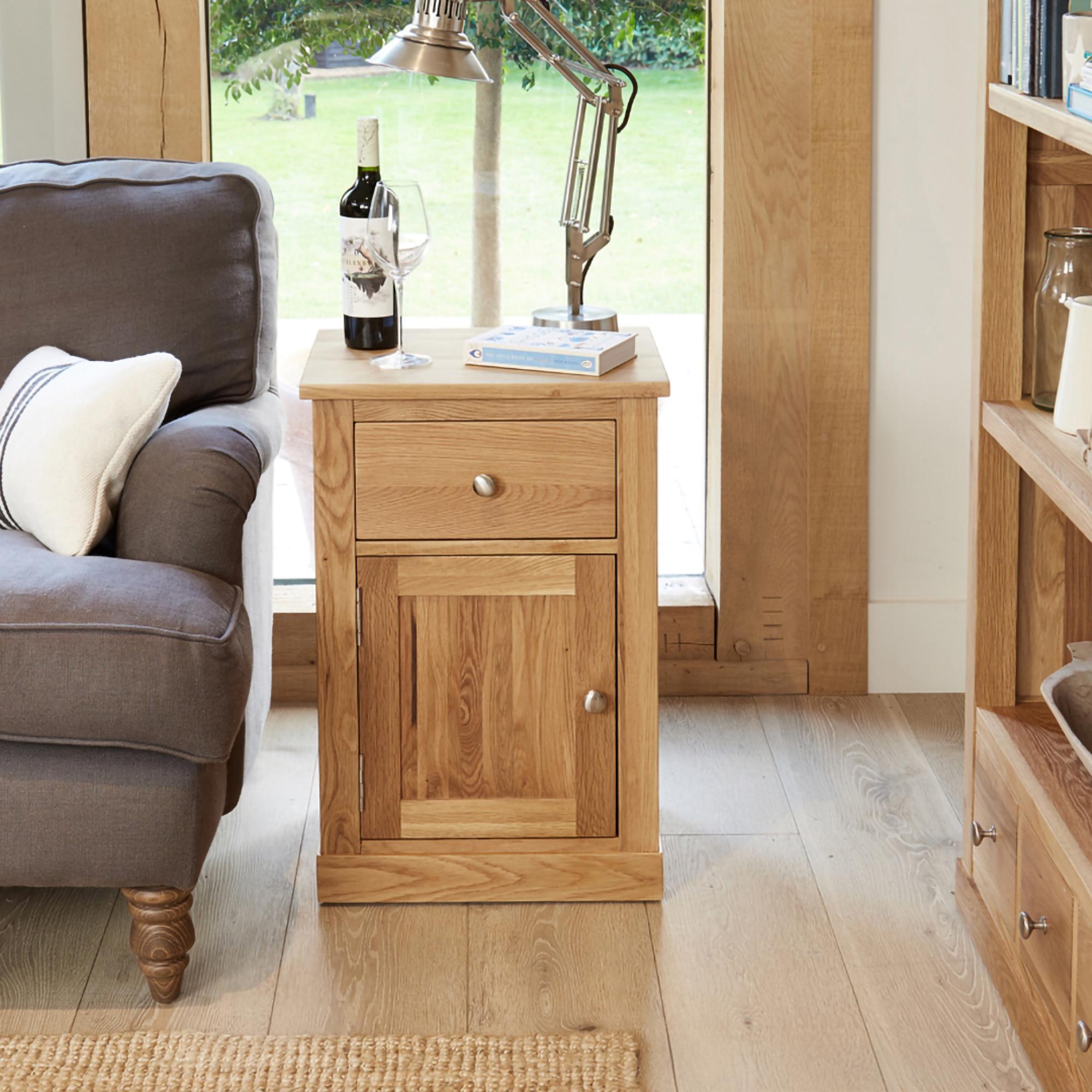 Martin Oak 1 Door 1 Drawer Bedside Cabinet