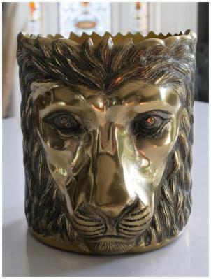 Product photograph of Lion Head Planter - 8702 Set Of 2 from Choice Furniture Superstore