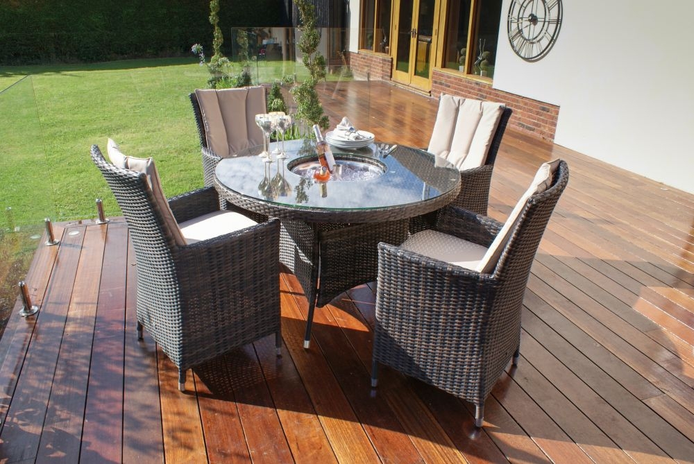 Maze Flat Weave La Brown Round Rattan Dining Table With Ice Bucket And 4 Chair