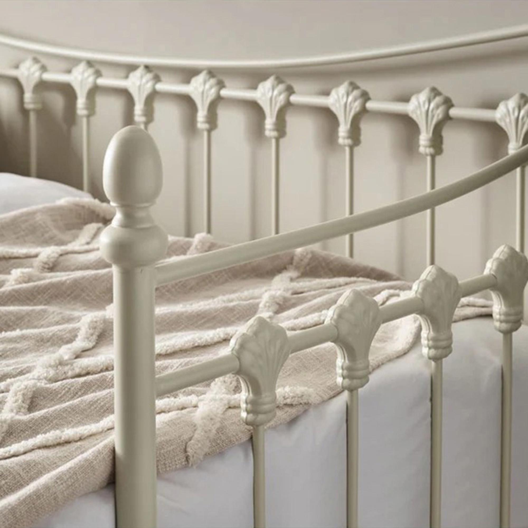 Versailles Metal Frame Daybed - White