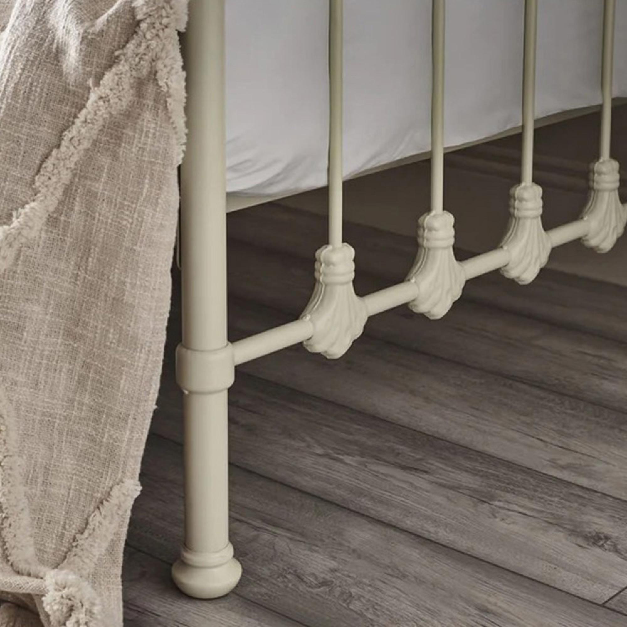 Versailles Metal Frame Daybed - White