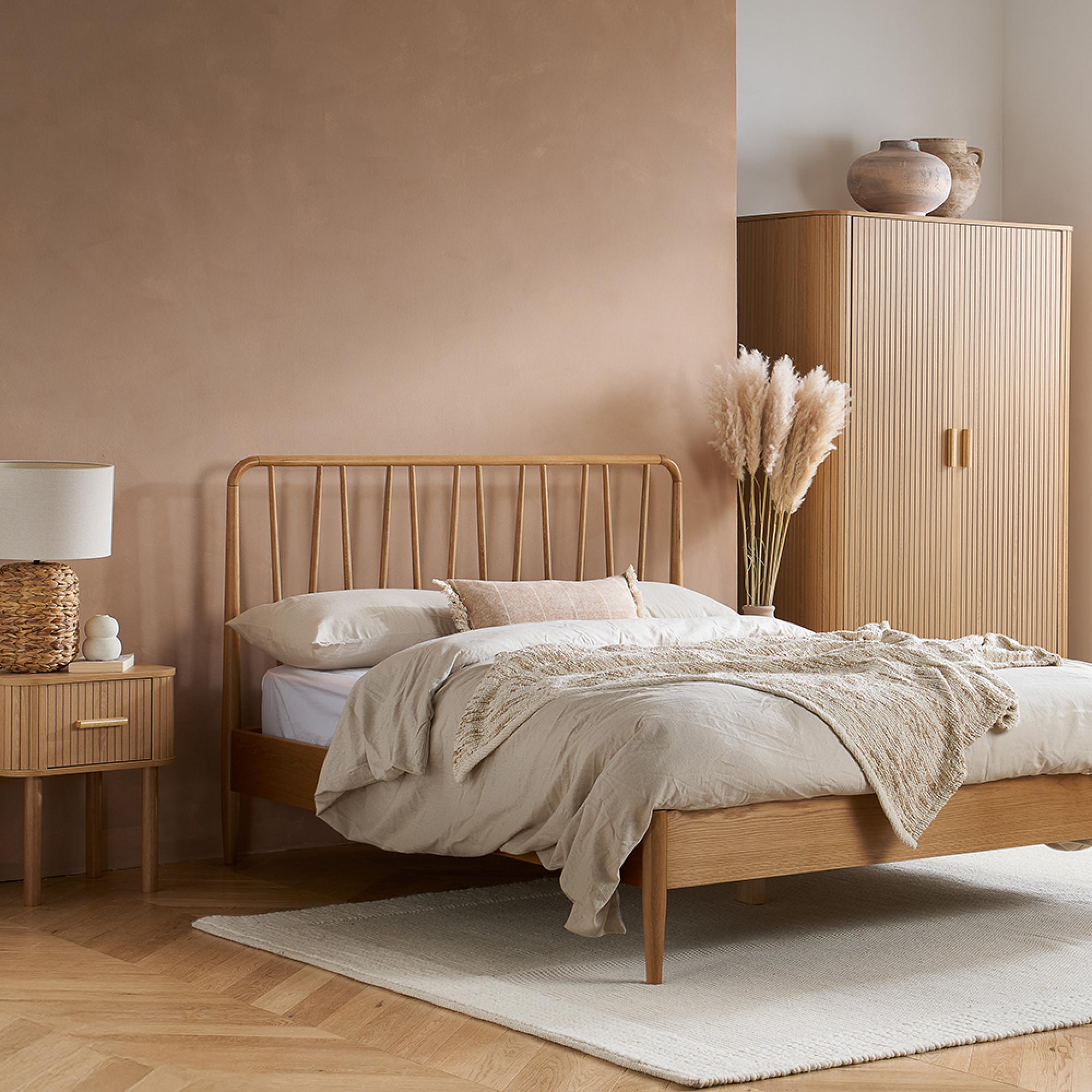 Axel Curved Bedside Table - 1 Drawer - Oak Fluted