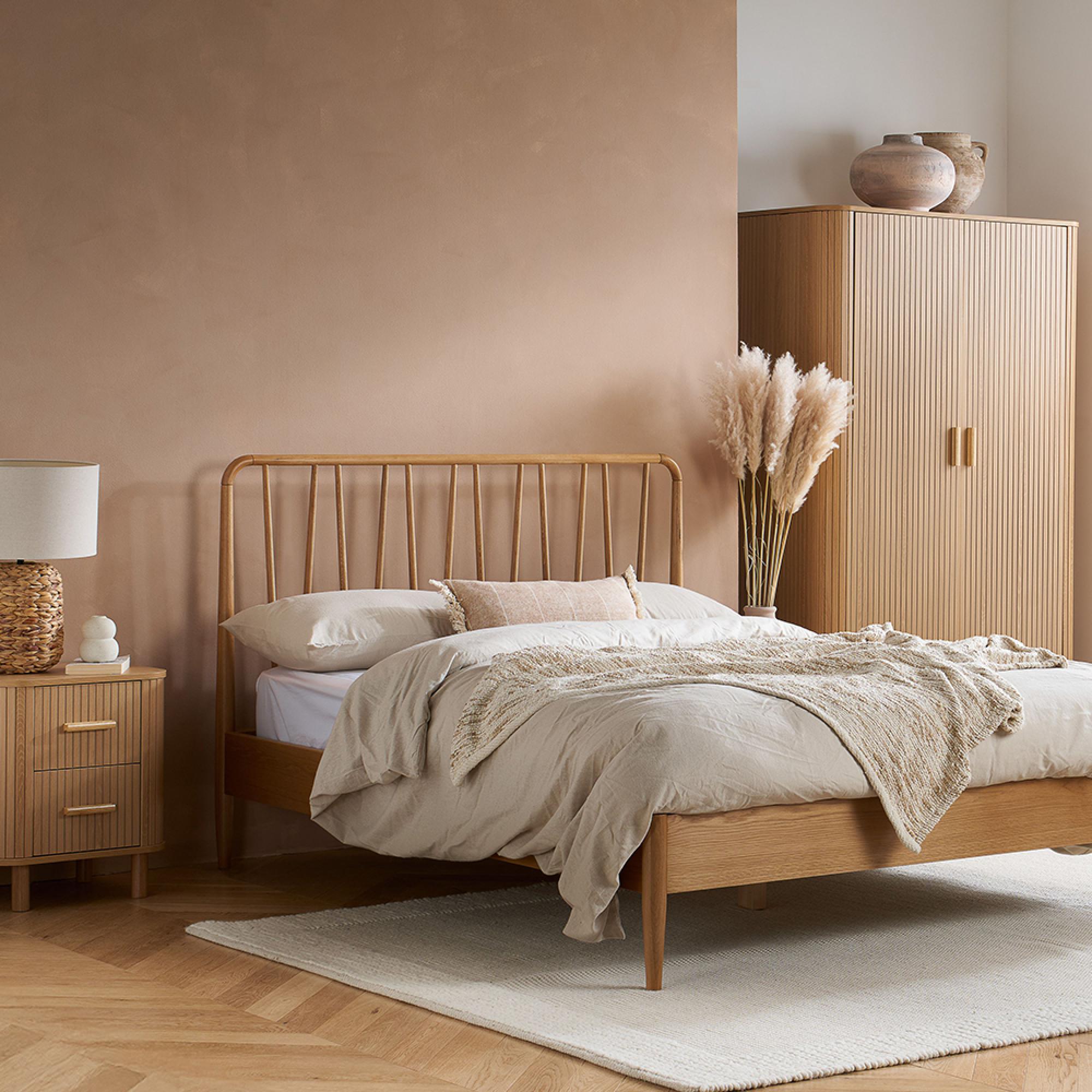 Axel Curved Bedside Cabinet - 2 Drawer - Oak Fluted