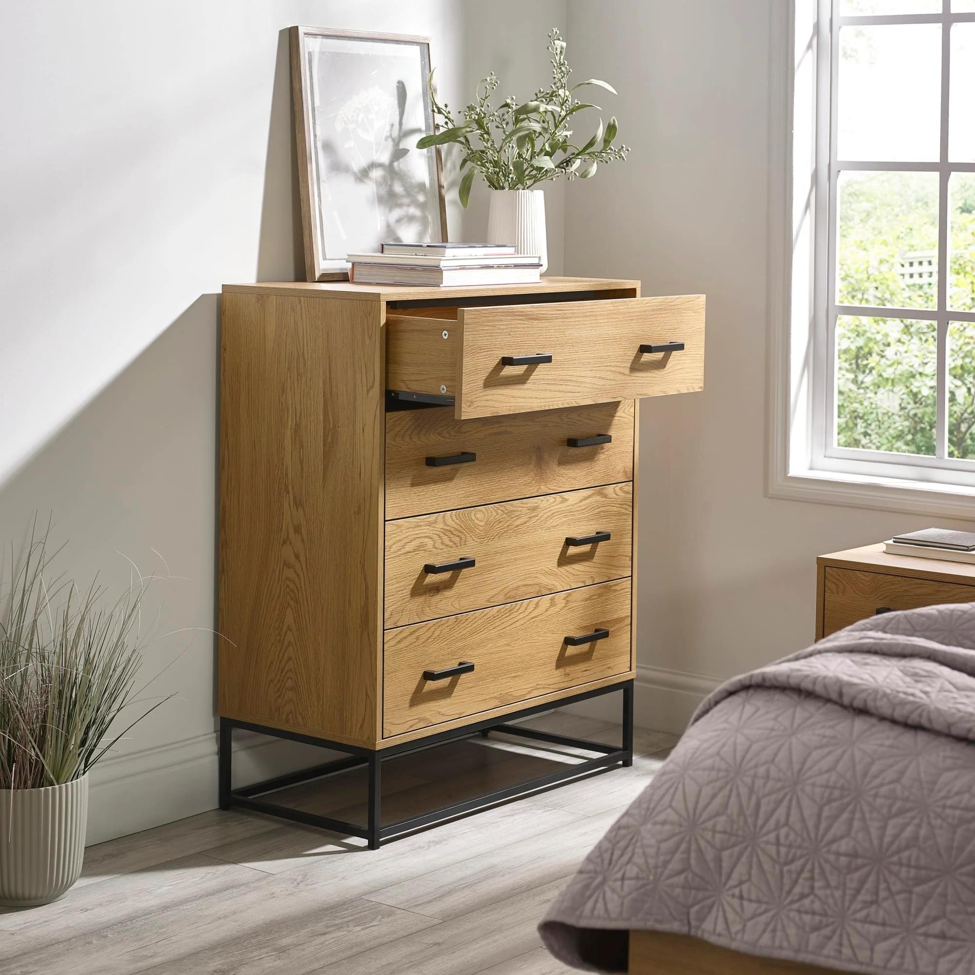 Harlow Light Oak Effect Chest of Drawers - 4 Drawer