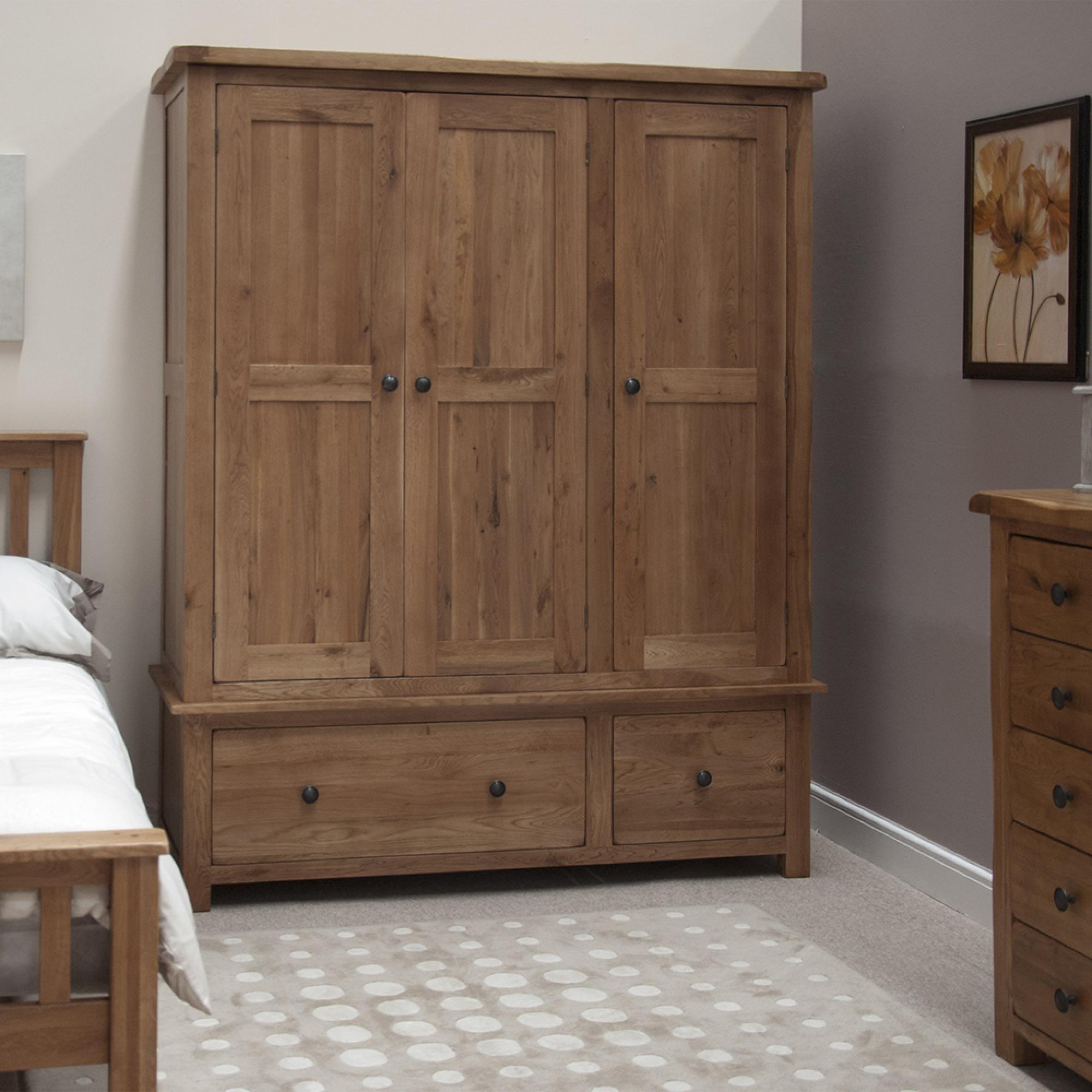 Rutland Oak 3 Door 2 Drawer Wardrobe