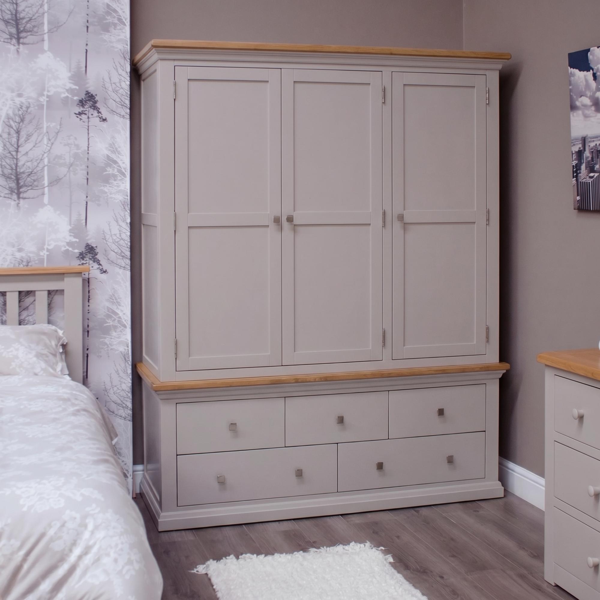 Cotswold Wardrobe - 3 Door - 5 Drawer - Oak and Painted