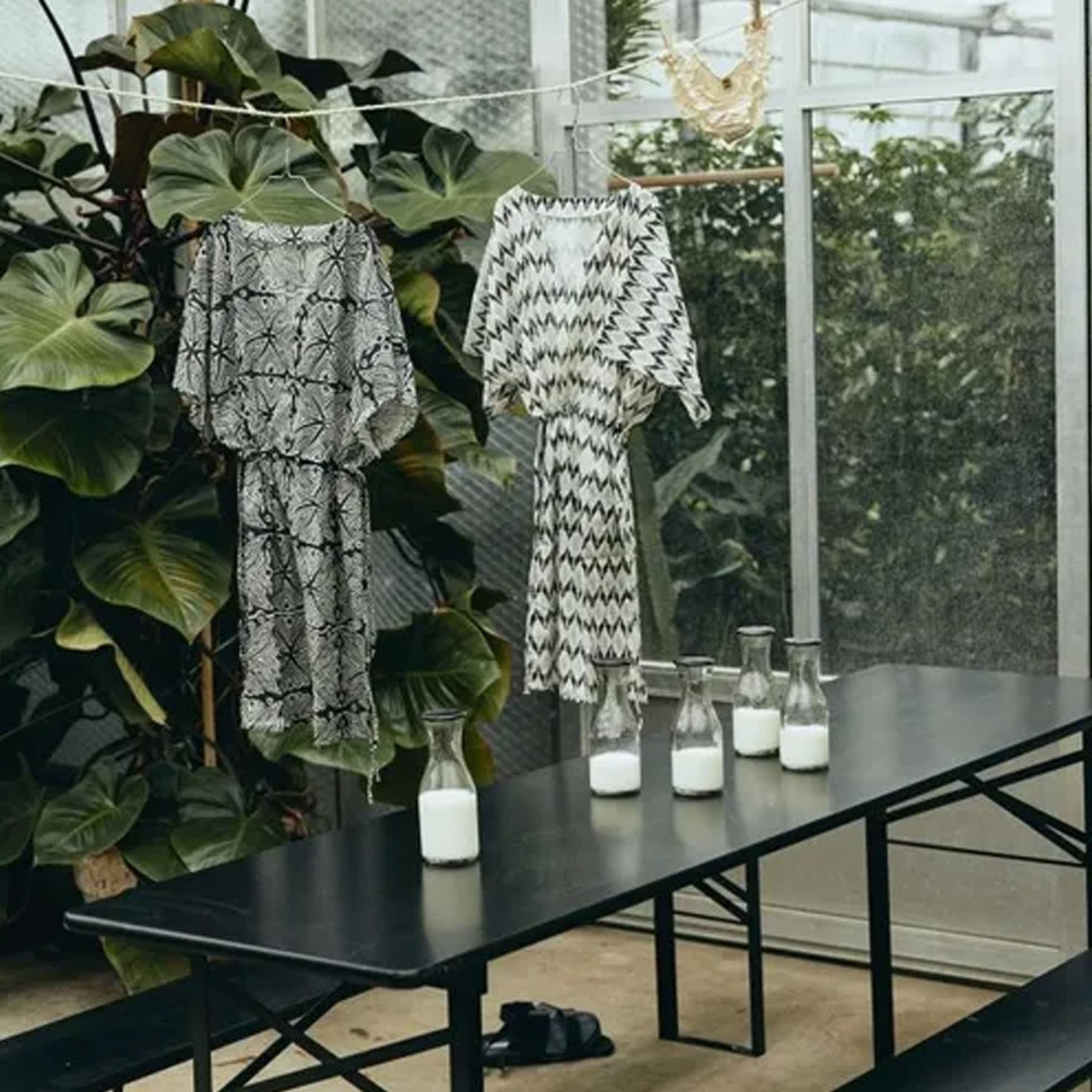 Dining Set - Large - 2 Benches - Black