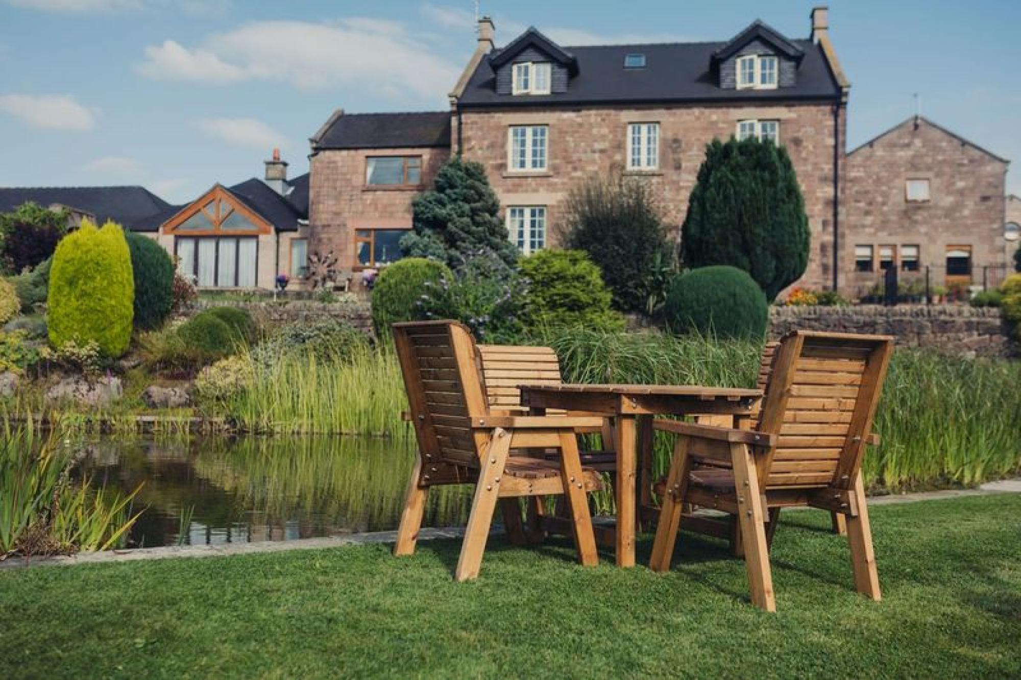 Churnet Valley Redwood 4 Seater Round Garden Dining Set