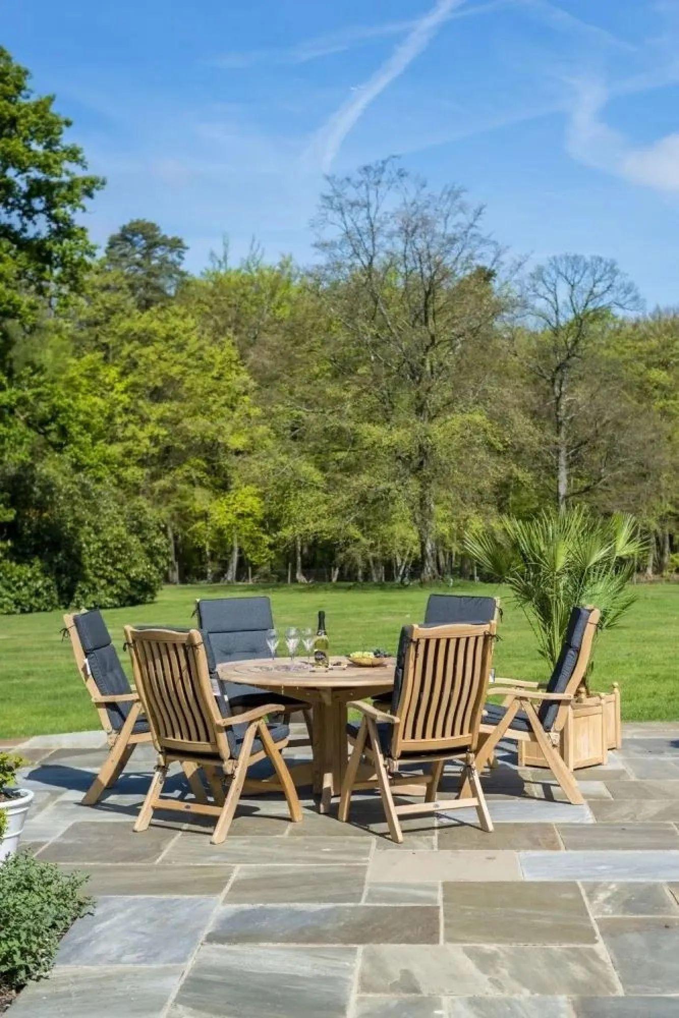 Roble Wood Bengal Round Dining Table - 6 Seater - 145cm - Garden - Pedestal