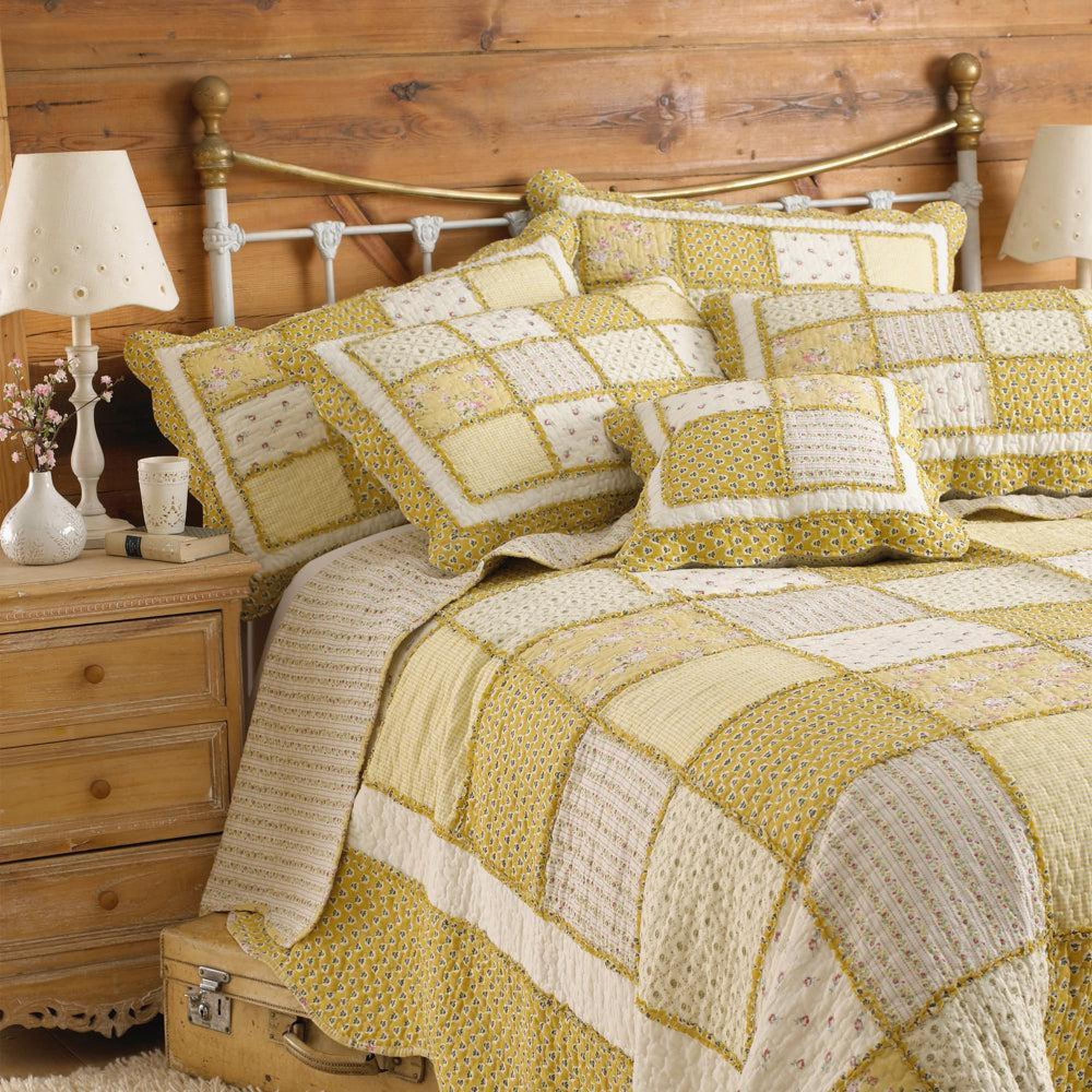 Paoletti Honeybee Yellow Patchwork Bedspread