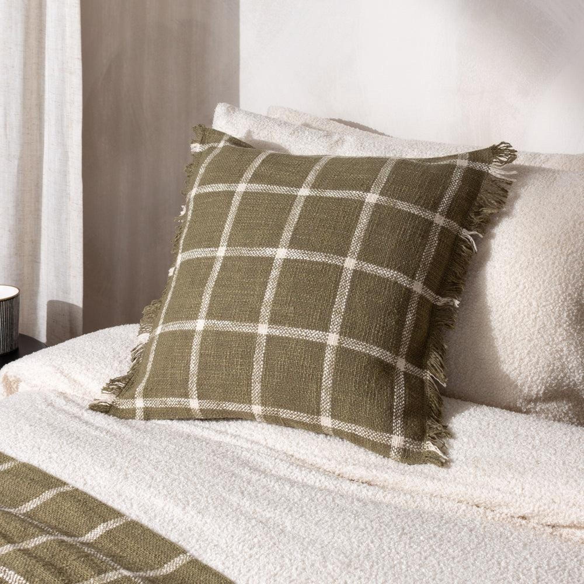 Yard Beni Moss and Natural Cushion