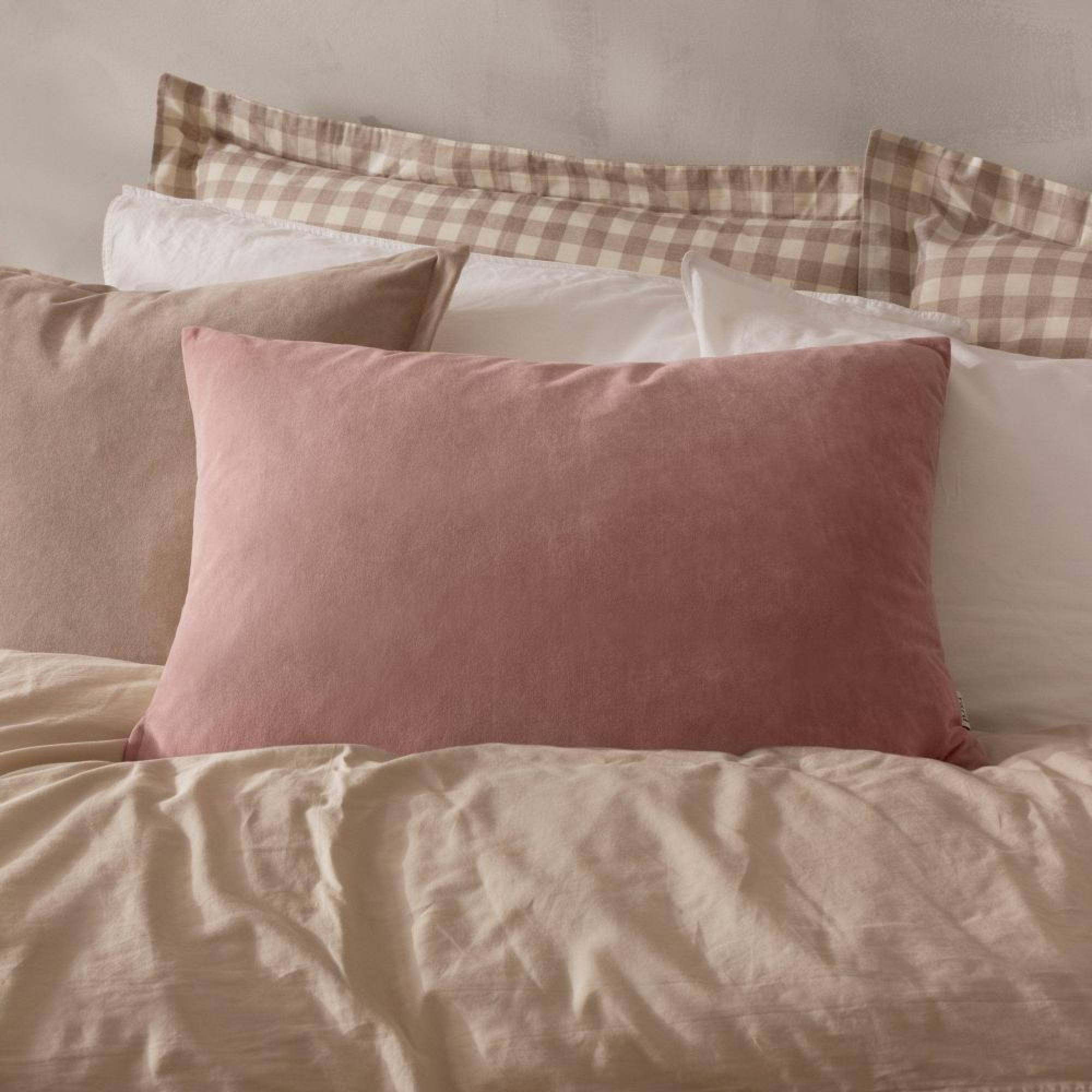 Yard Darland Dusty Rose Pink Velvet Cushion