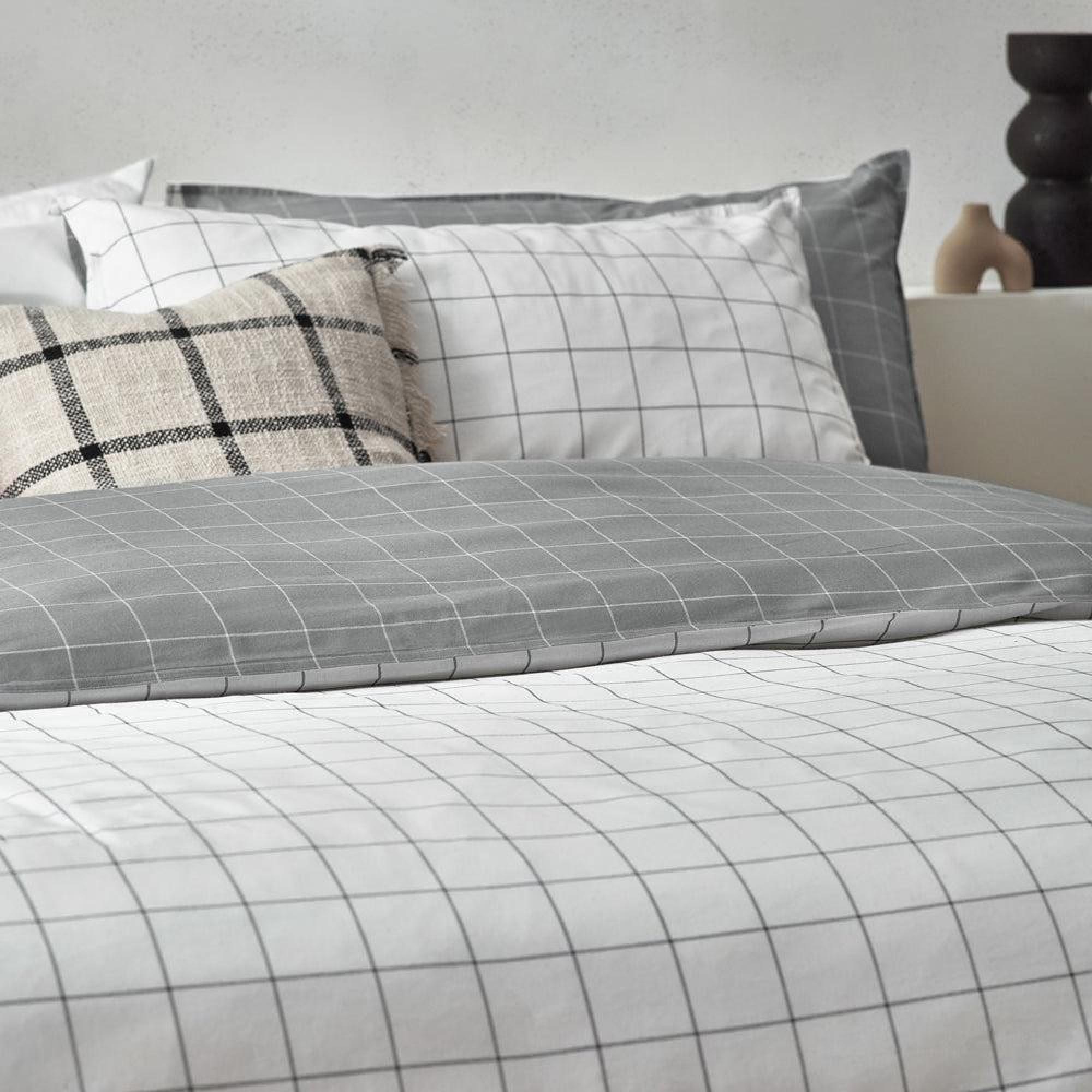 Yard Howarth White and Black Check Duvet Cover Set