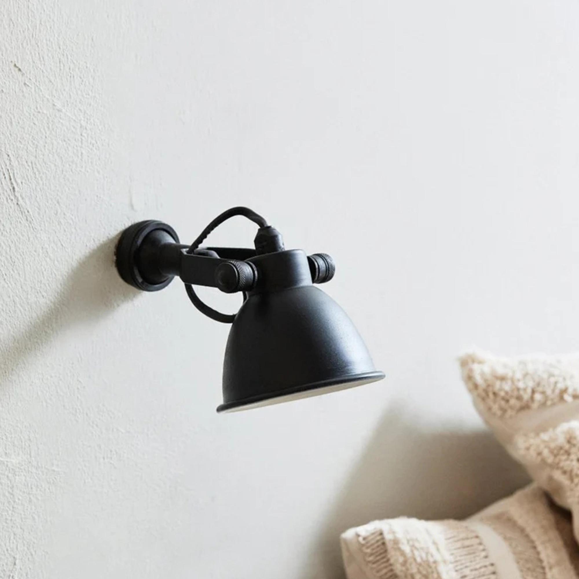 Wall Lamp - Black - Metal - 17cm x 12cm