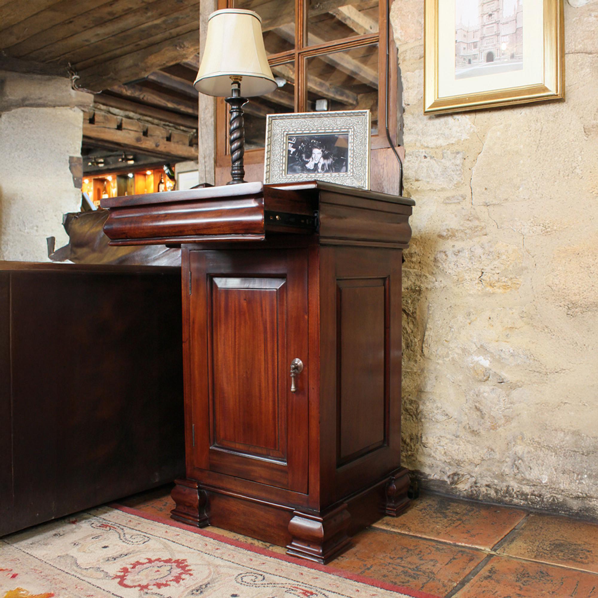 La Roque Lamp Table
