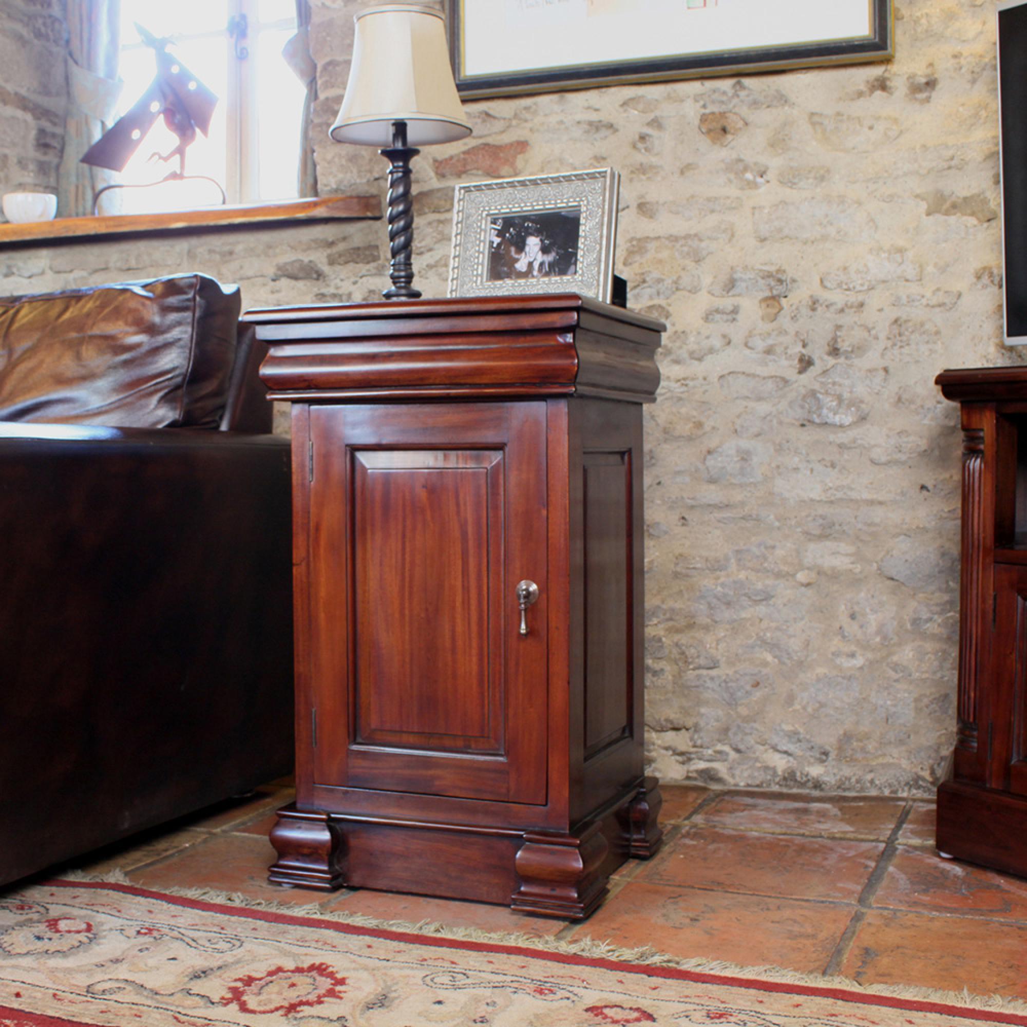 La Roque Lamp Table