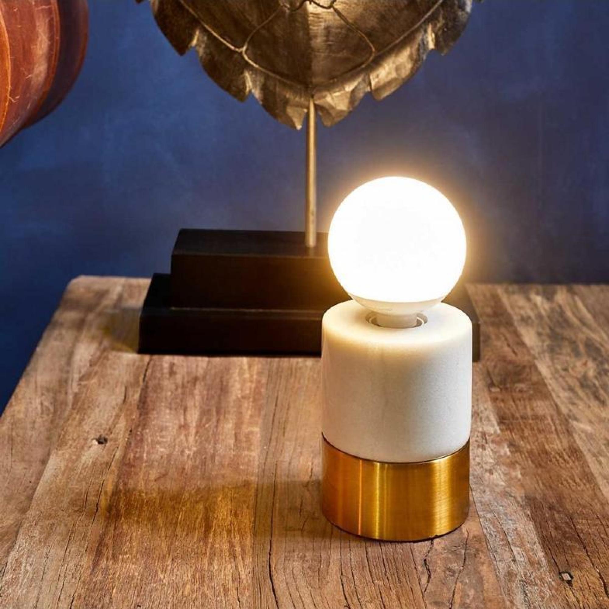 Product photograph of Crisal Decoracion White Metal 1 Bulb Table Lamp from Choice Furniture Superstore.