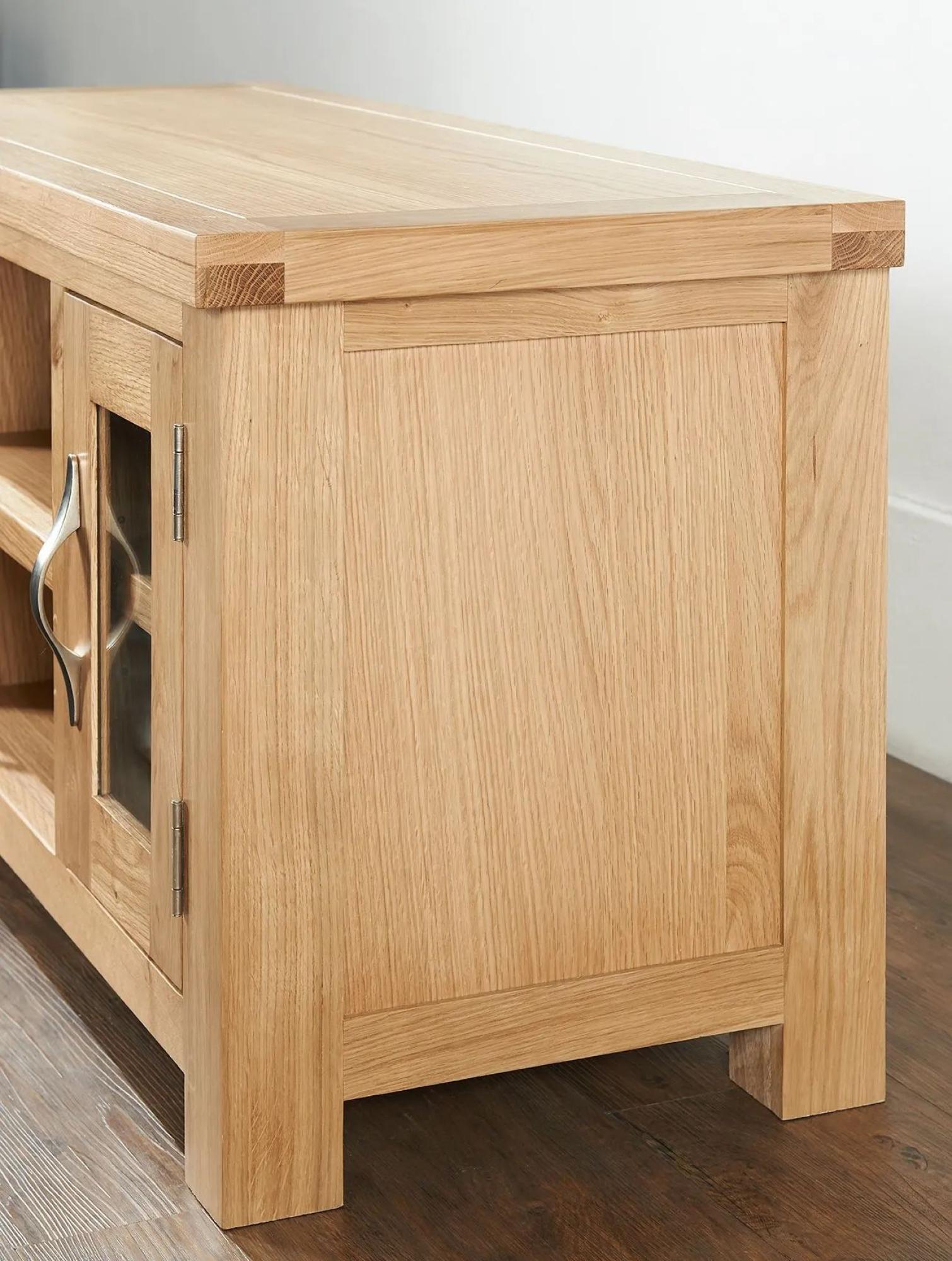 Product photograph of Clearance - Cambridge Oak Large Tv Unit - Fss15436 from Choice Furniture Superstore.