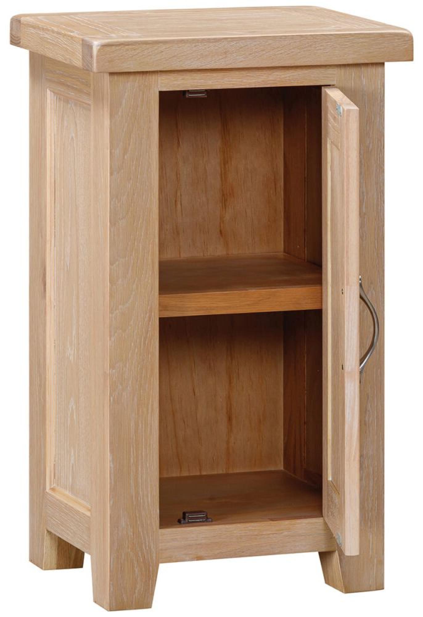 Product photograph of Wilmont Oak 1 Door Small Hall Cabinet from Choice Furniture Superstore.