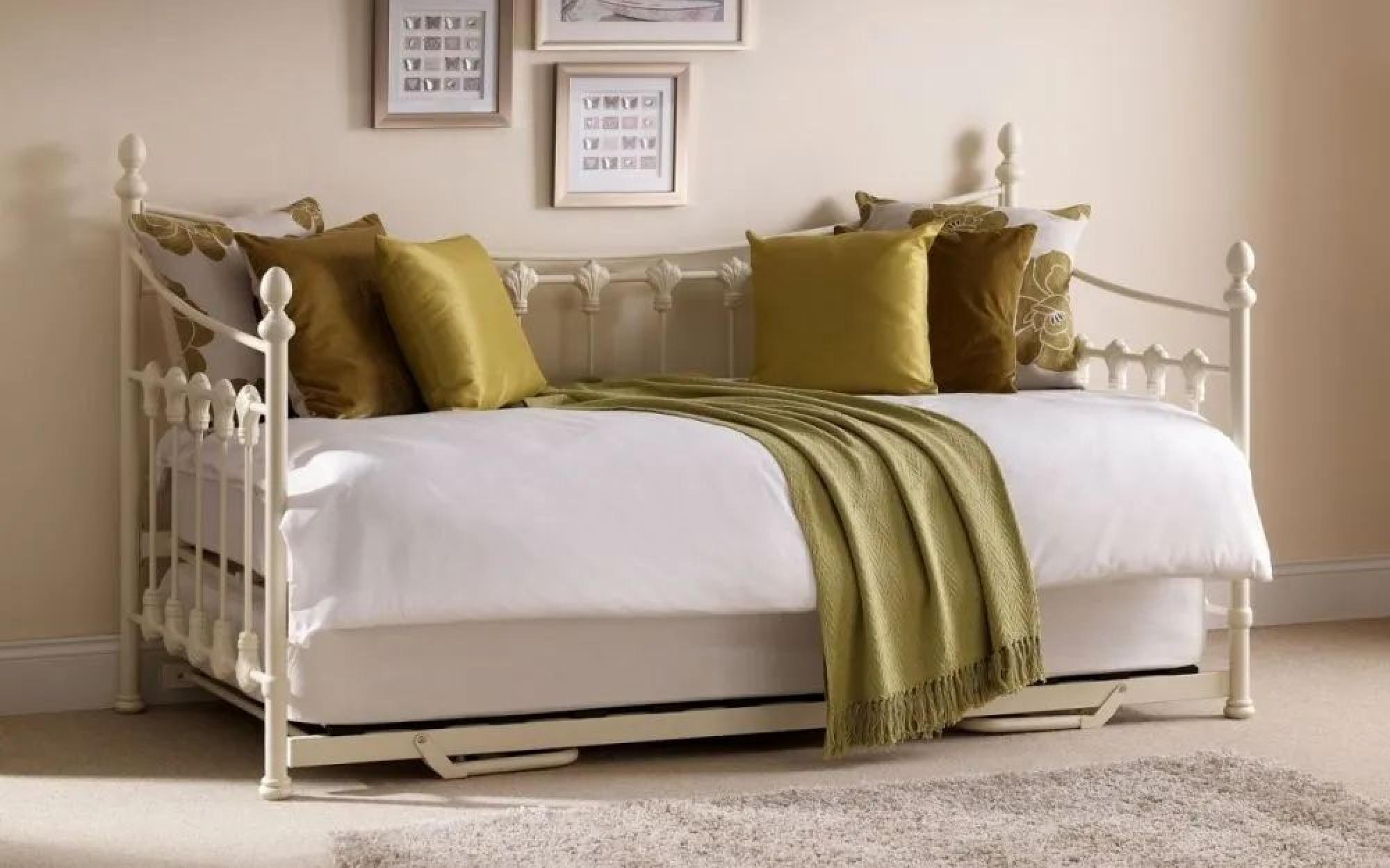 Product photograph of Clearance - Versailles White Metal Frame Day Bed - Fss15955 from Choice Furniture Superstore.
