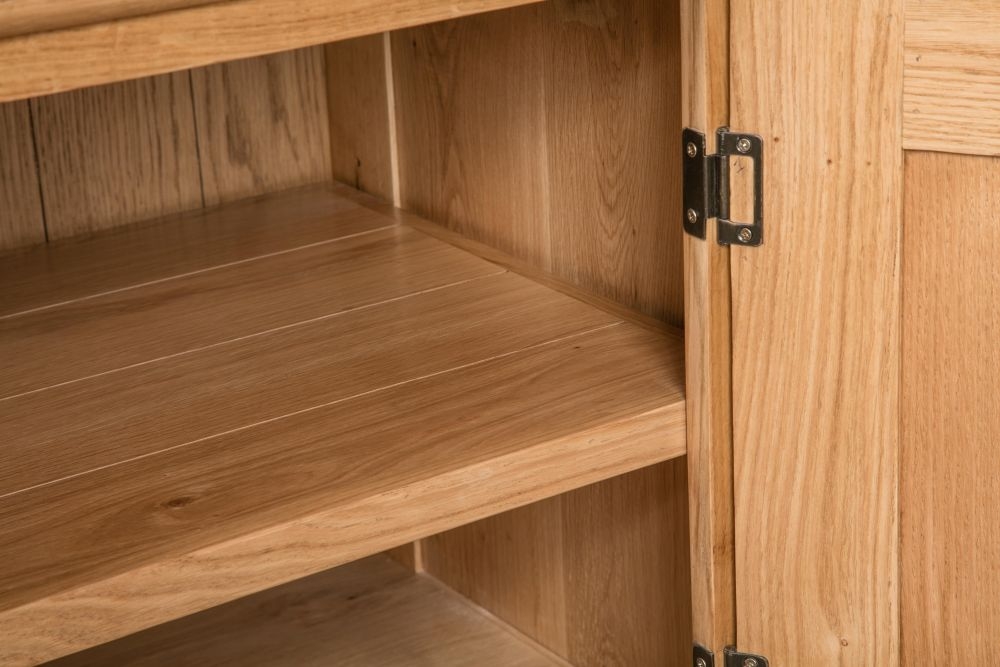 Product photograph of Fairford Oak Large Sideboard from Choice Furniture Superstore.