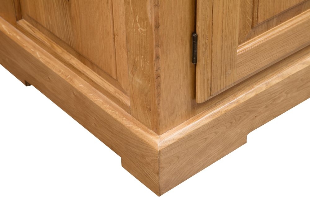 Product photograph of Fairford Oak Large Sideboard from Choice Furniture Superstore.