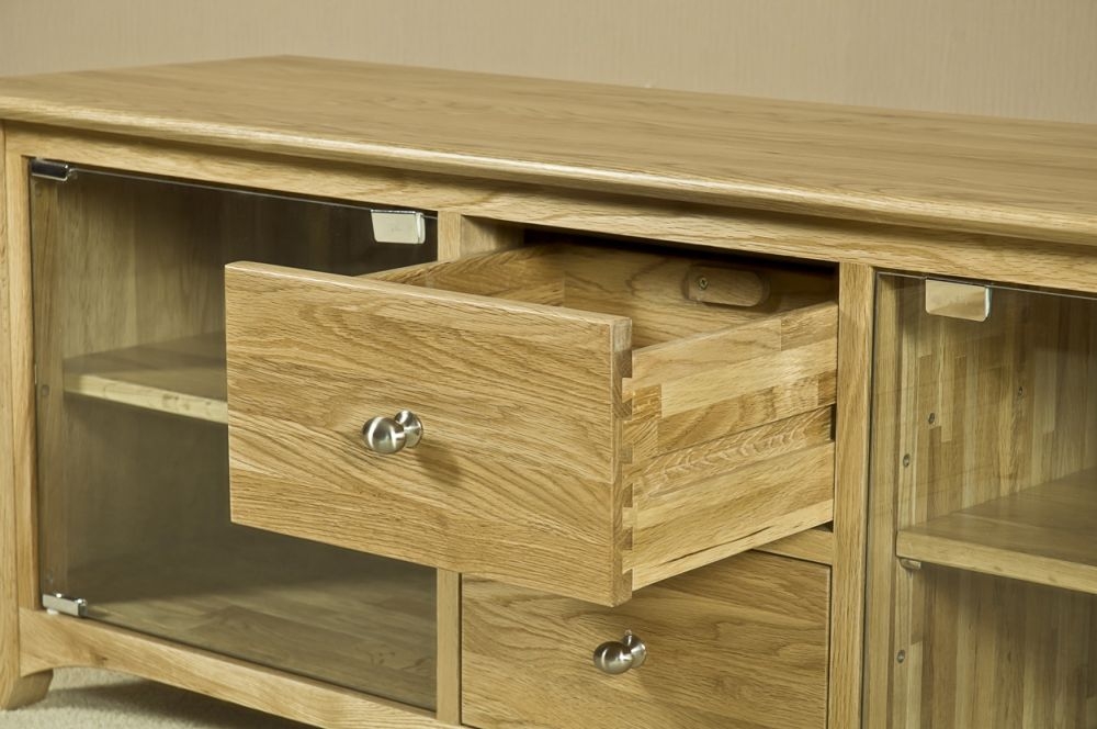 Product photograph of Shaker Oak Large Tv Unit from Choice Furniture Superstore.